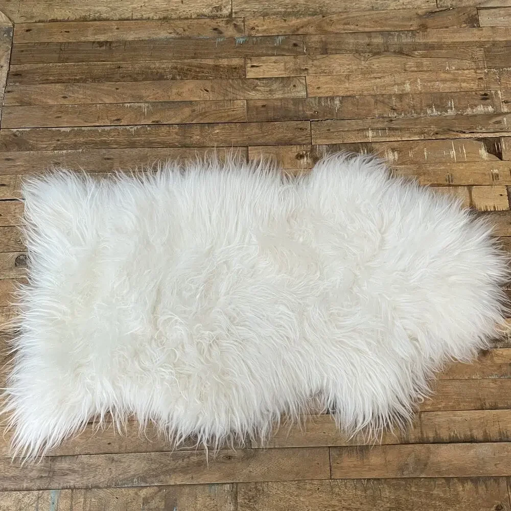 IKEA RENS Off White Sheepskin Small Area Rug 27''x15''